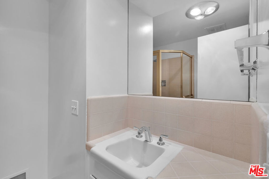 11331 Lasaine Avenue