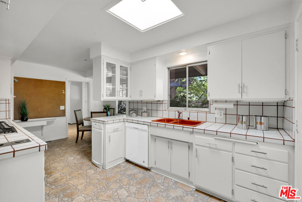 11331 Lasaine Avenue