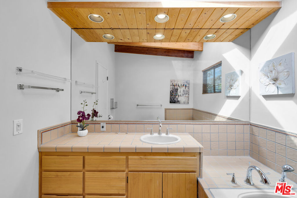 11331 Lasaine Avenue