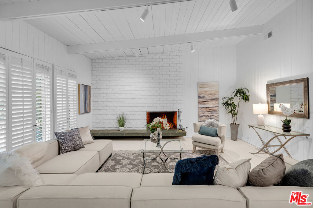 11331 Lasaine Avenue