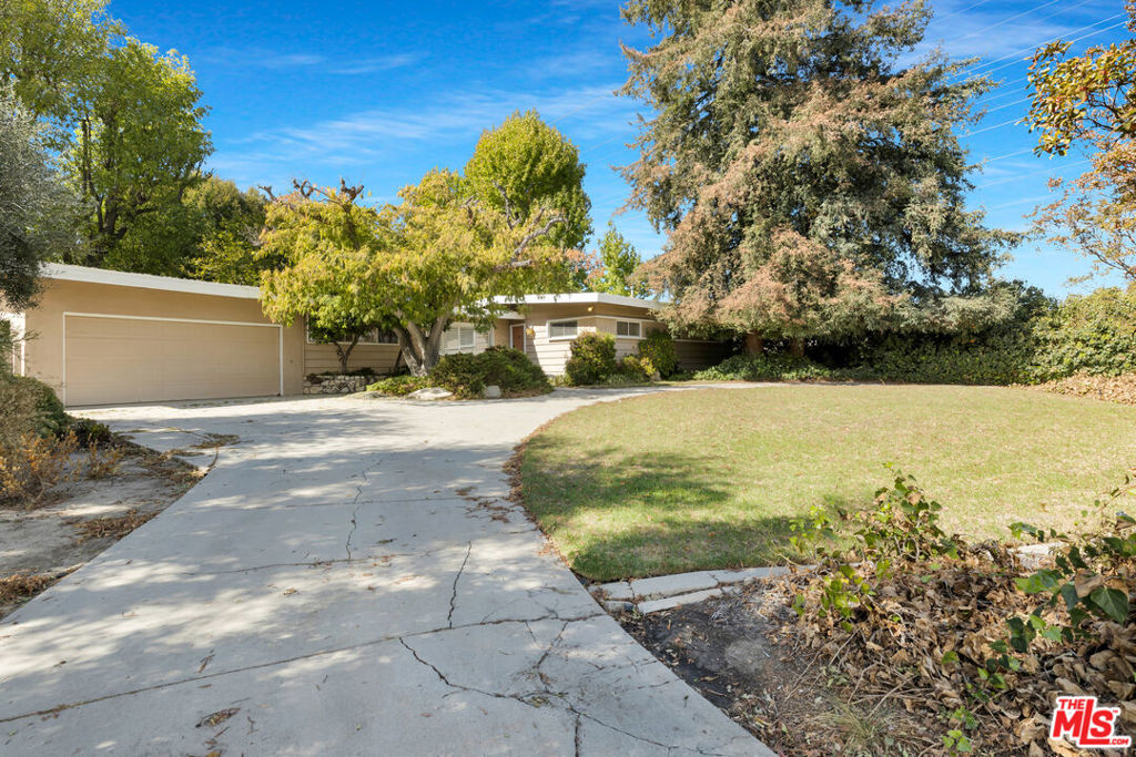 11331 Lasaine Avenue