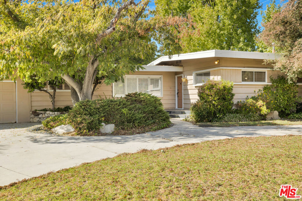 11331 Lasaine Avenue