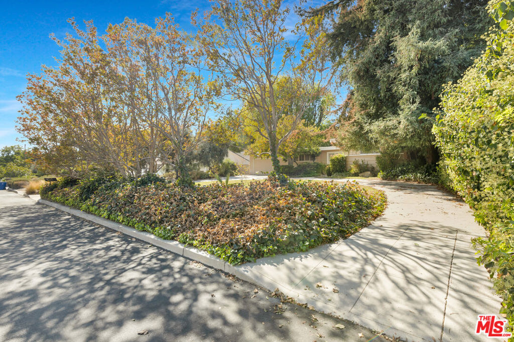 11331 Lasaine Avenue