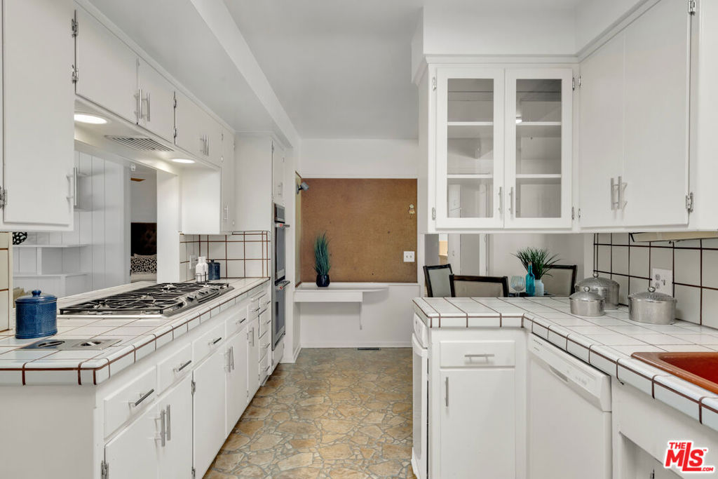 11331 Lasaine Avenue