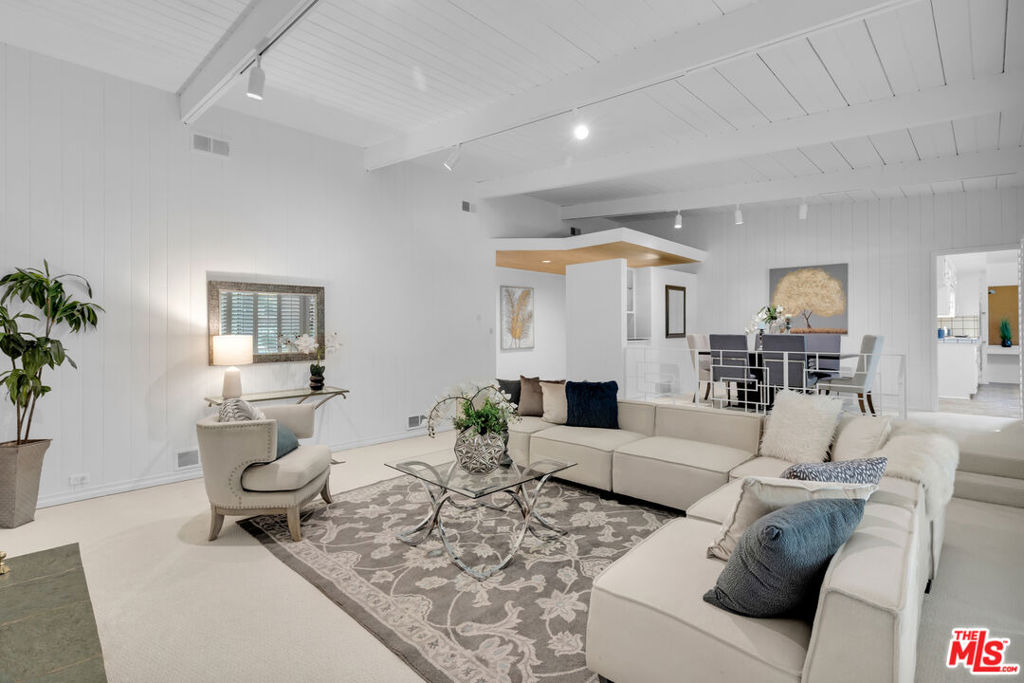 11331 Lasaine Avenue