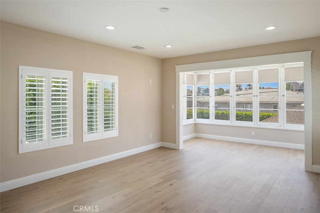 757 S Windsor Boulevard