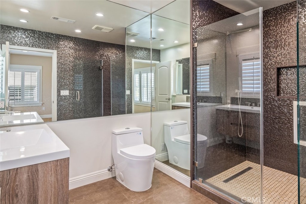 757 S Windsor Boulevard