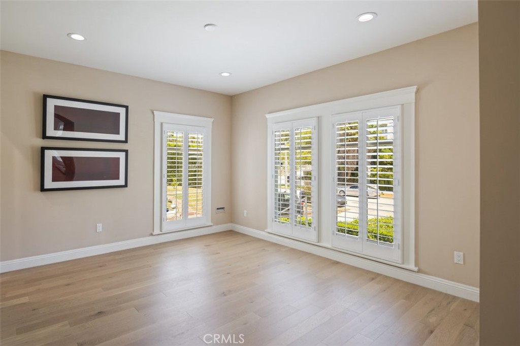 757 S Windsor Boulevard