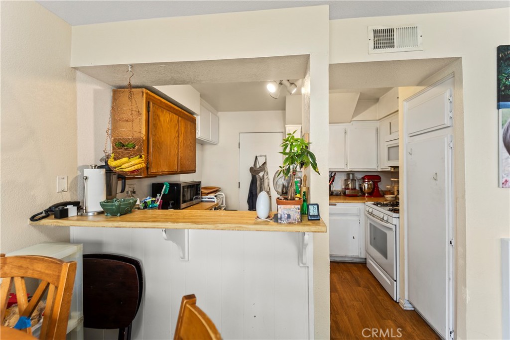 16857 San Fernando Mission Boulevard 24