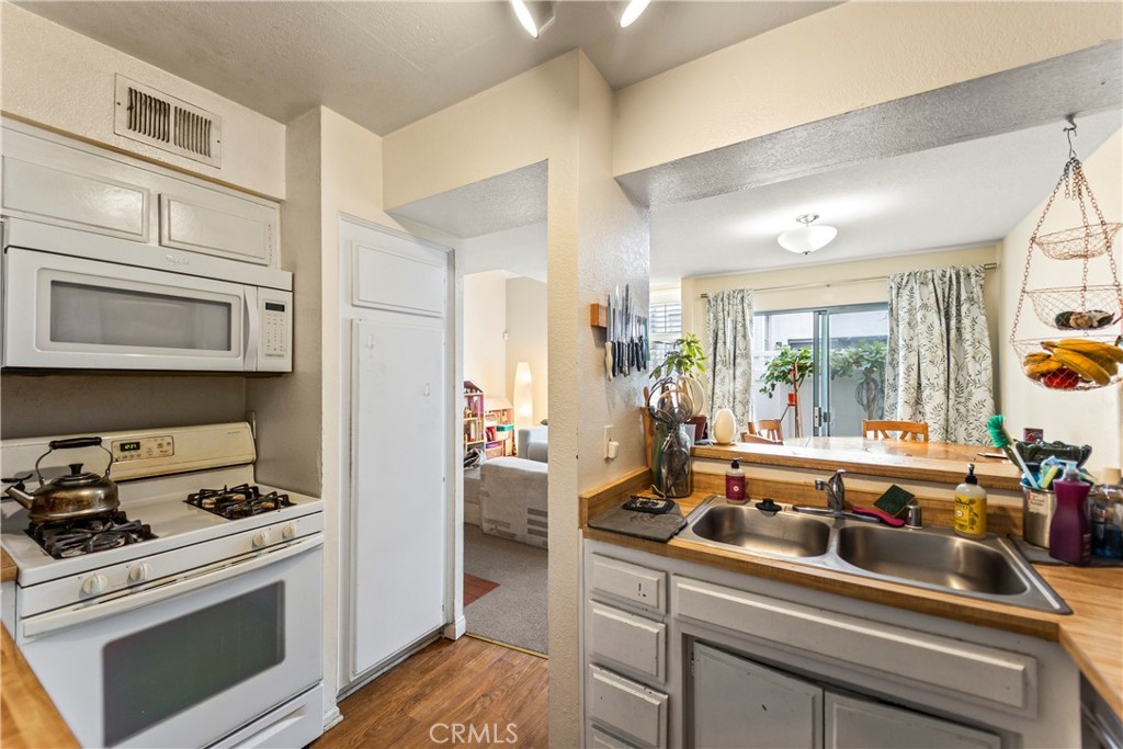 16857 San Fernando Mission Boulevard 24