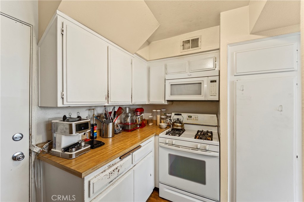 16857 San Fernando Mission Boulevard 24