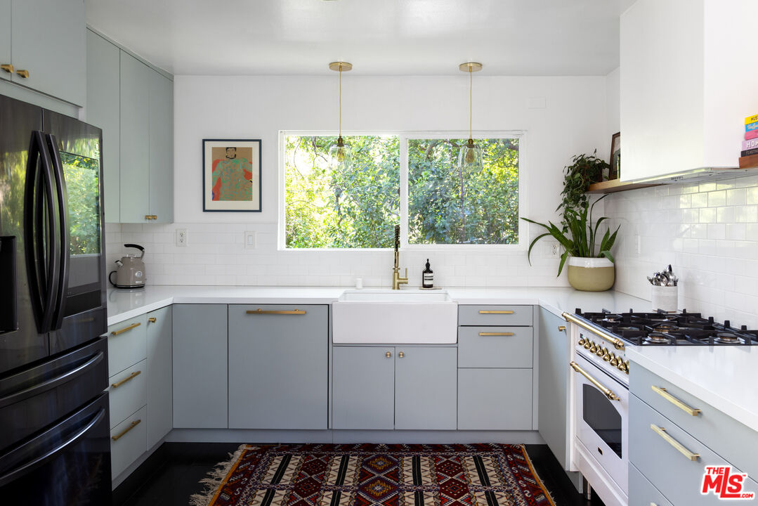 2401 Laurel Pass