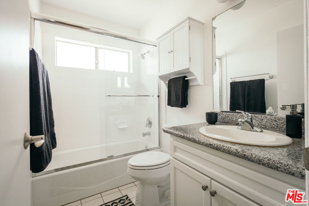 1930 N Vermont Ave Unit: 207