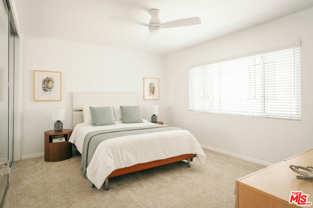 1930 N Vermont Ave Unit: 207