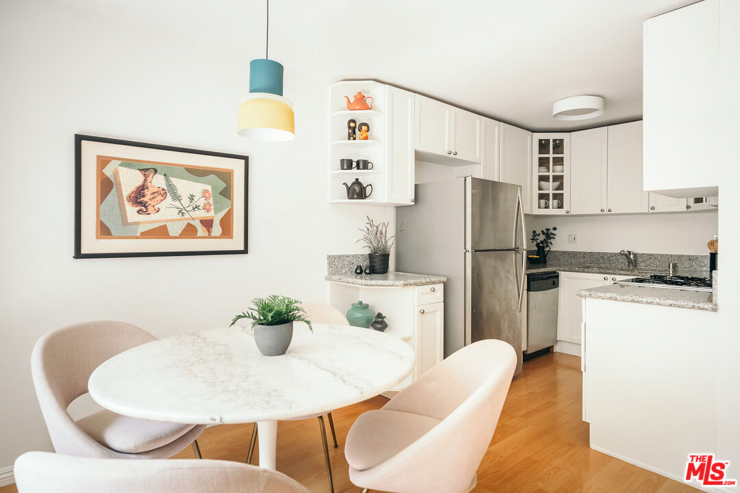 1930 N Vermont Ave Unit: 207