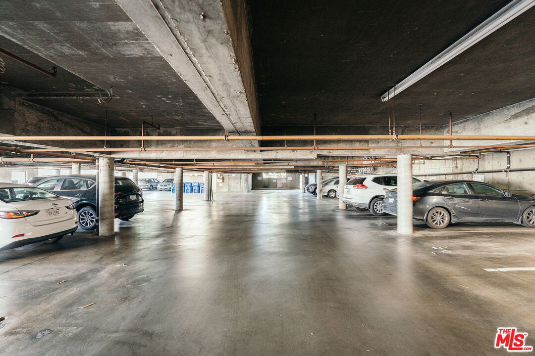 1930 N Vermont Ave Unit: 207