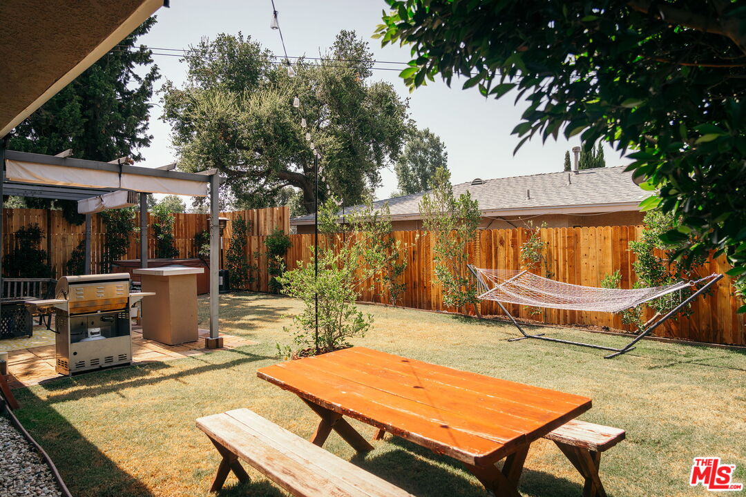 624 W Mariposa St