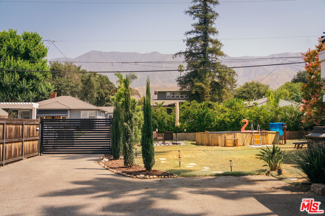 624 W Mariposa St