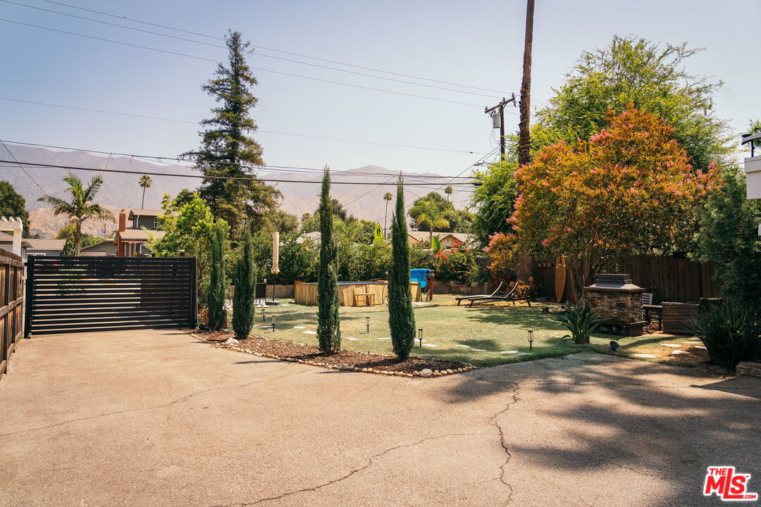624 W Mariposa St