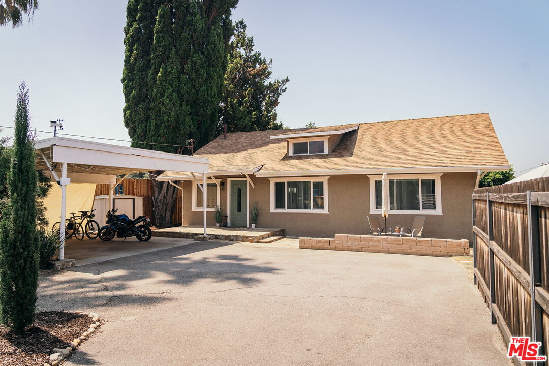 624 W Mariposa St
