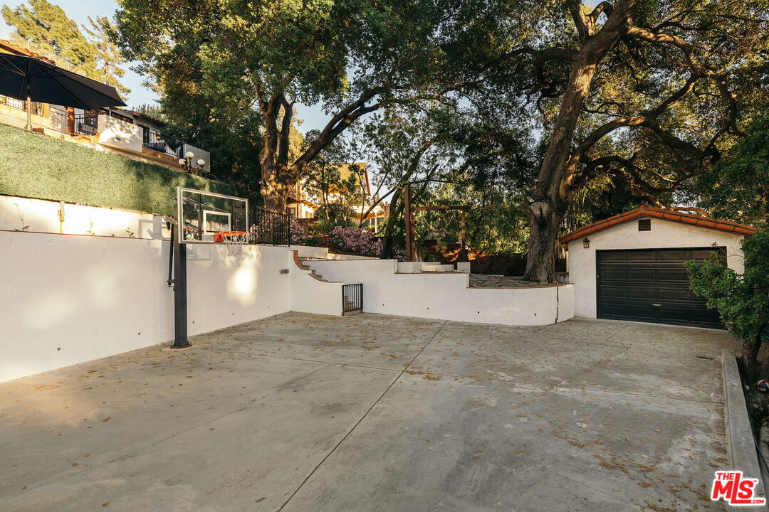 1664 Las Flores Dr