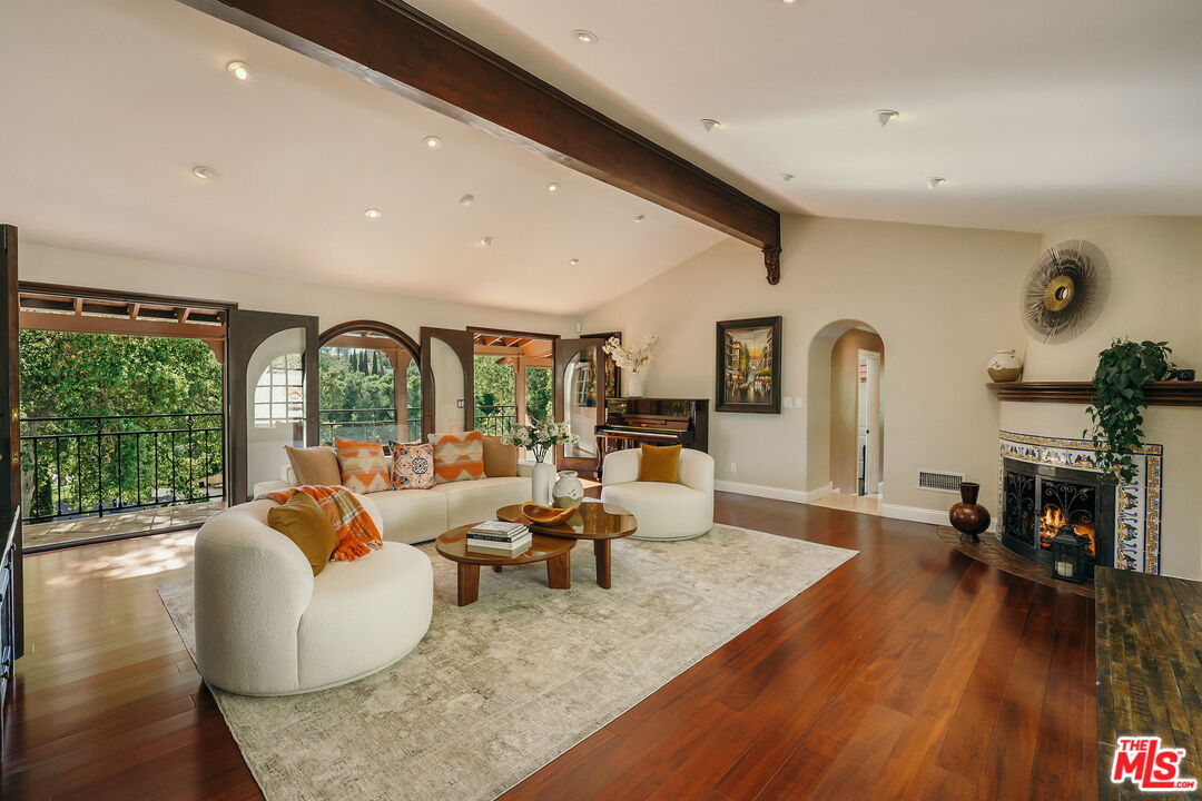 1664 Las Flores Dr