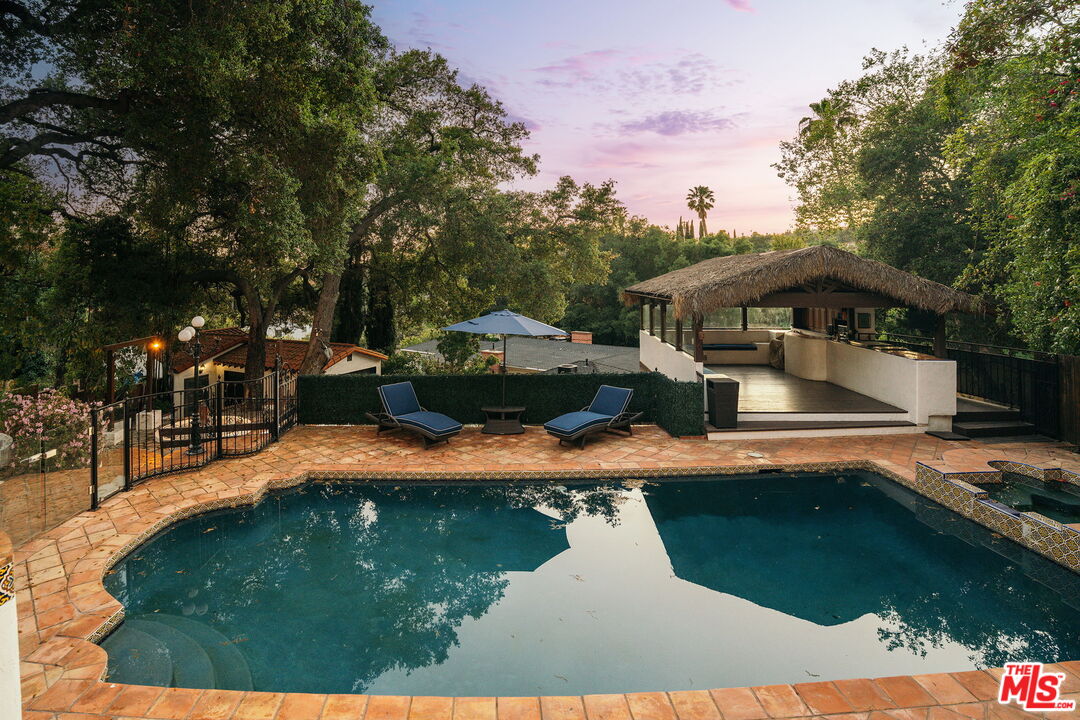1664 Las Flores Dr