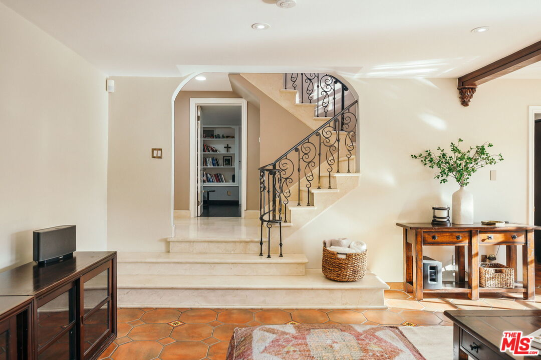 1664 Las Flores Dr