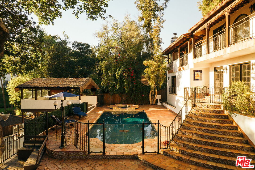 1664 Las Flores Dr
