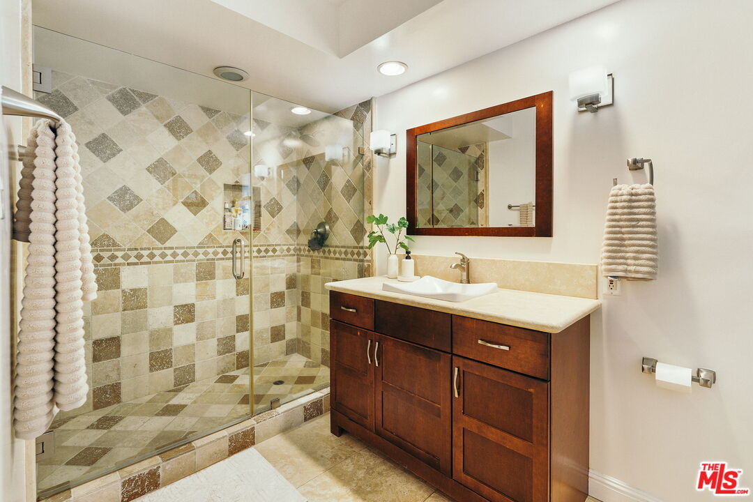 1664 Las Flores Dr