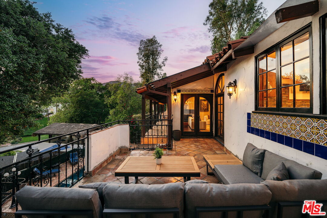 1664 Las Flores Dr