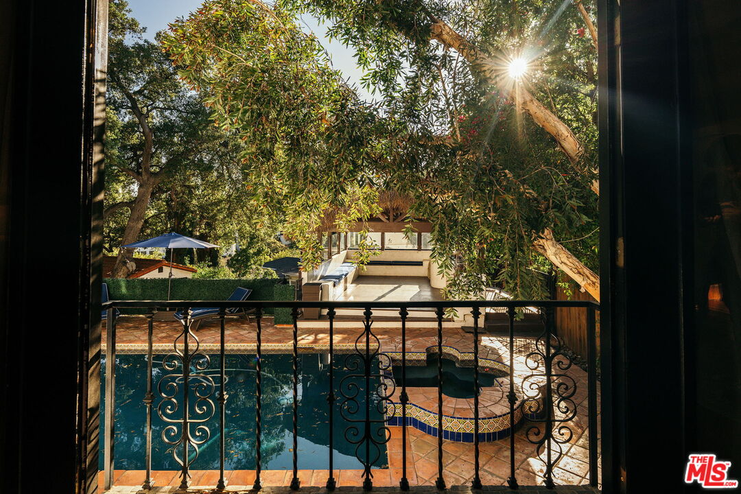 1664 Las Flores Dr