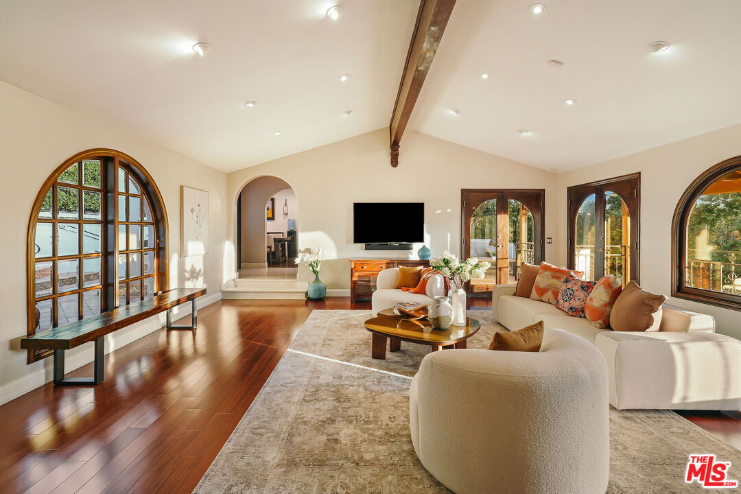 1664 Las Flores Dr
