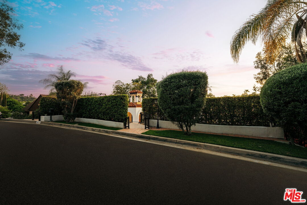 1664 Las Flores Dr
