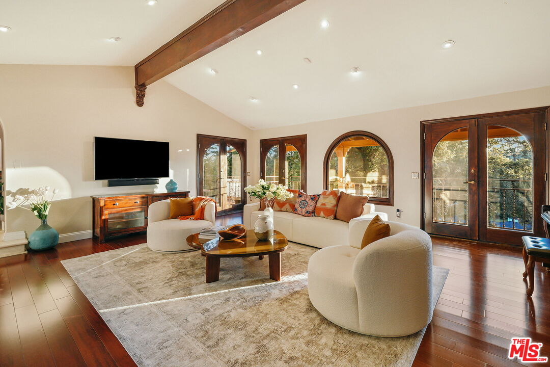 1664 Las Flores Dr