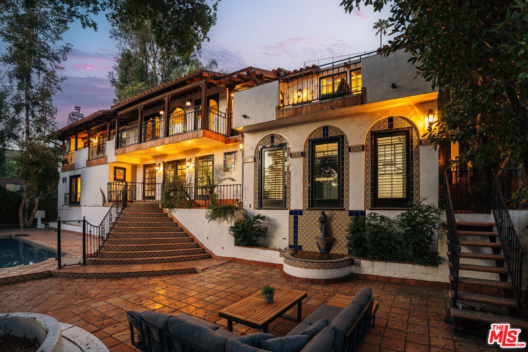 1664 Las Flores Dr