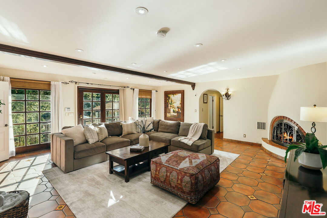 1664 Las Flores Dr