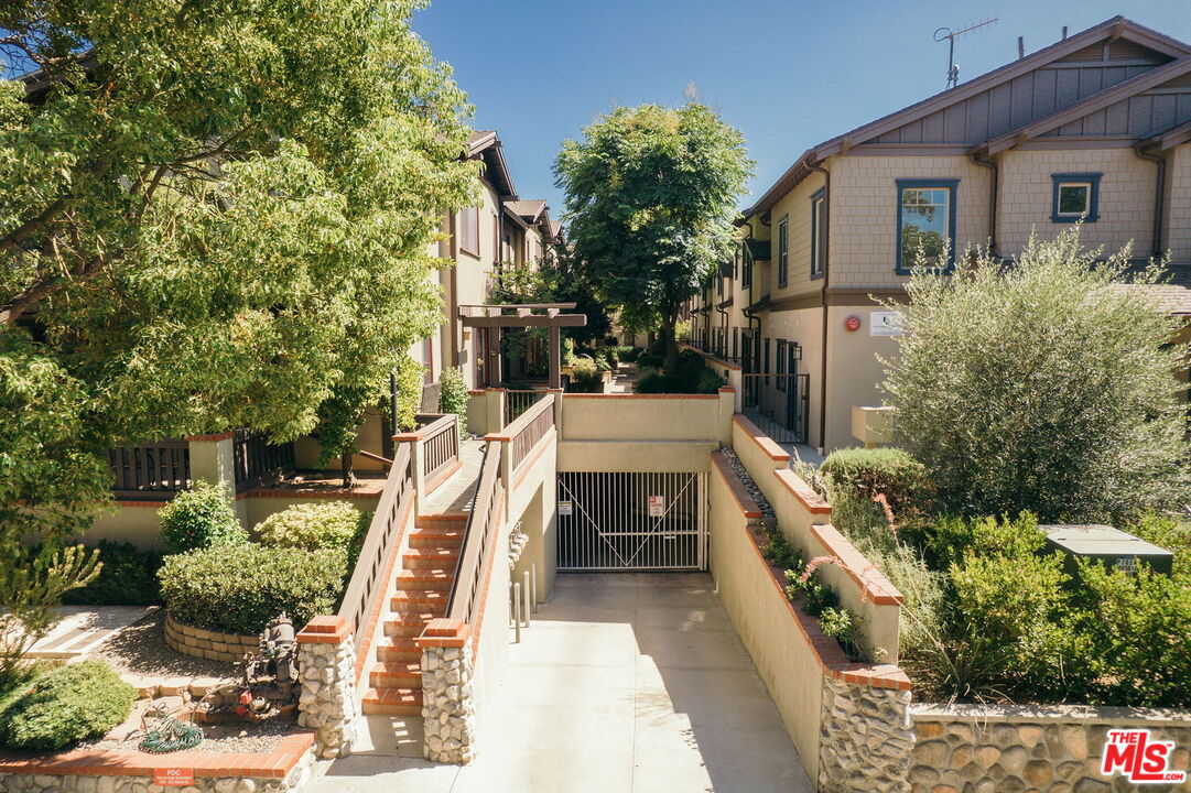 322 Alpine St Unit: 3