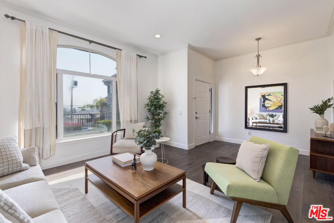 1007 Figueroa Ter Unit: B