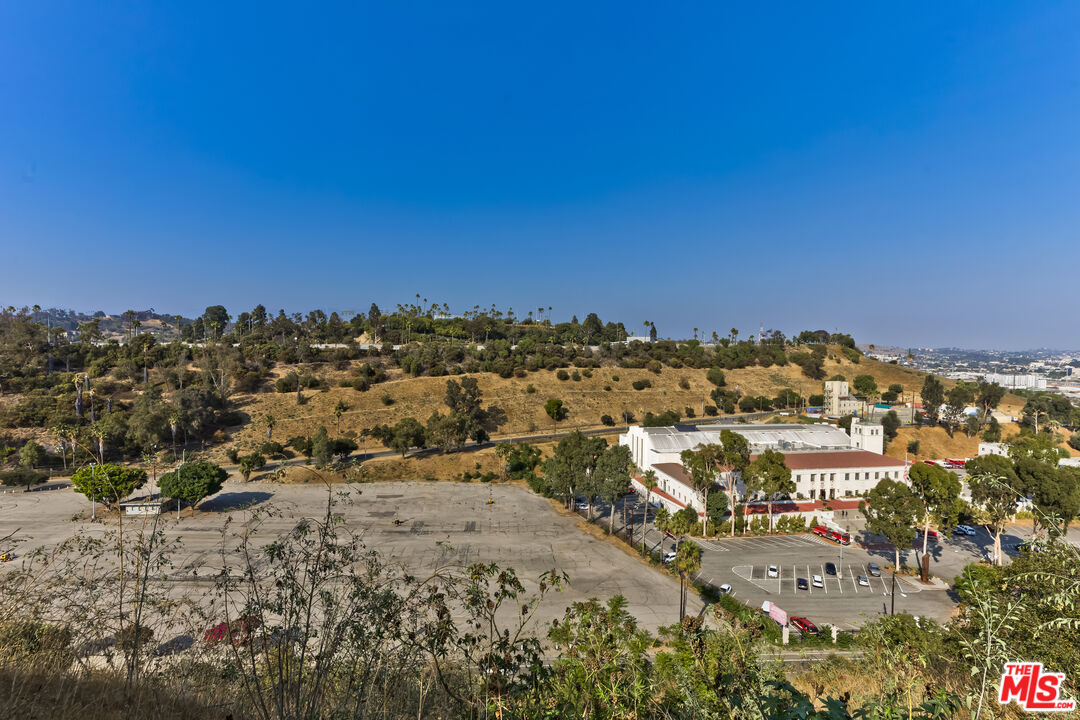 1007 Figueroa Ter Unit: B