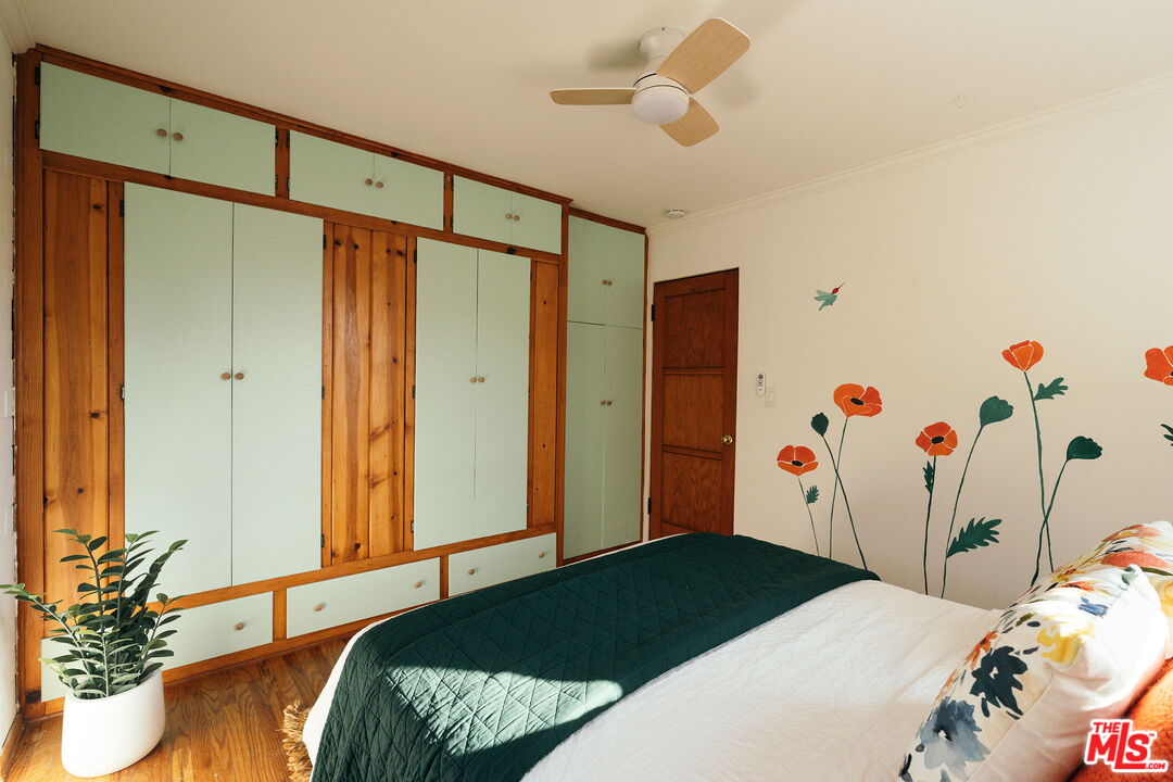 834 W Altadena Dr