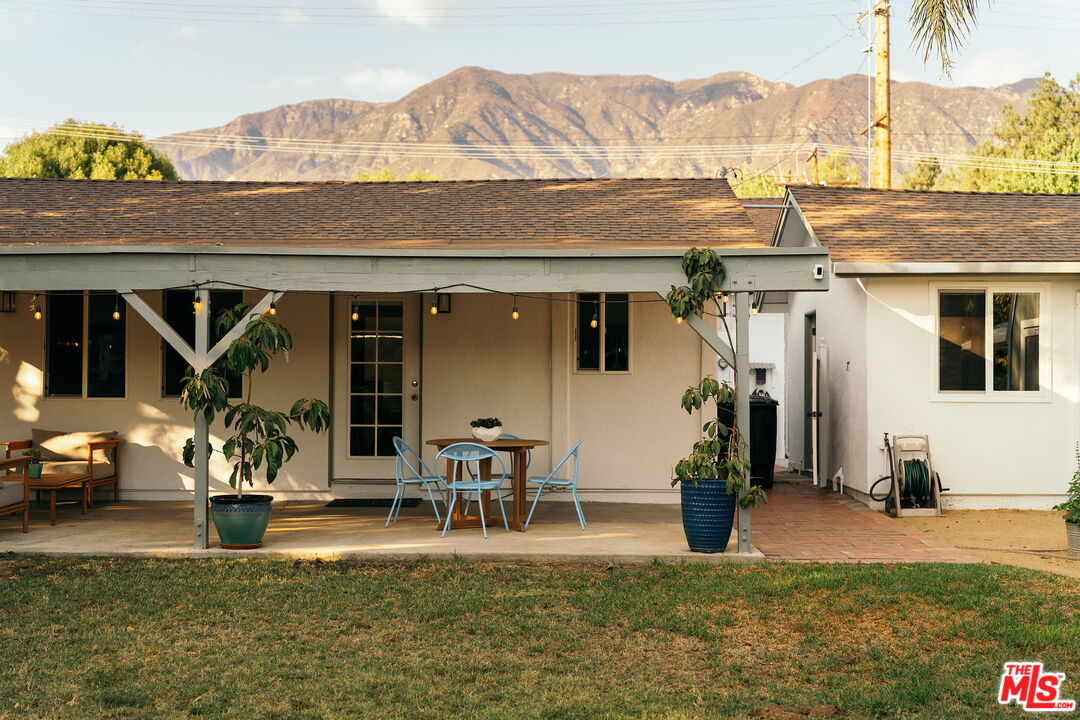 834 W Altadena Dr
