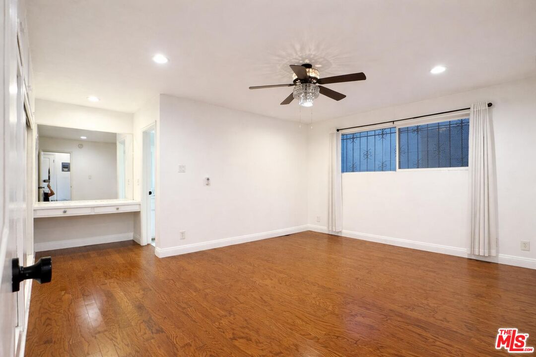 3320 Griffith Park Blvd Unit: 4