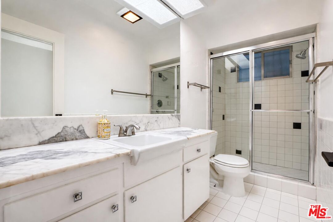 3320 Griffith Park Blvd Unit: 4
