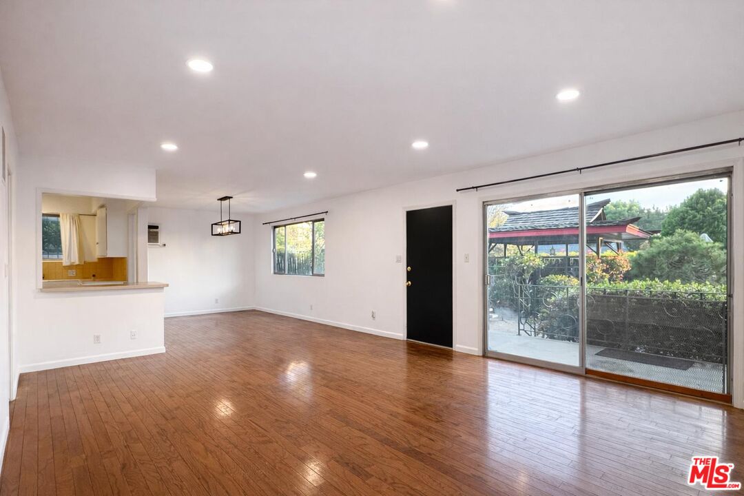 3320 Griffith Park Blvd Unit: 4