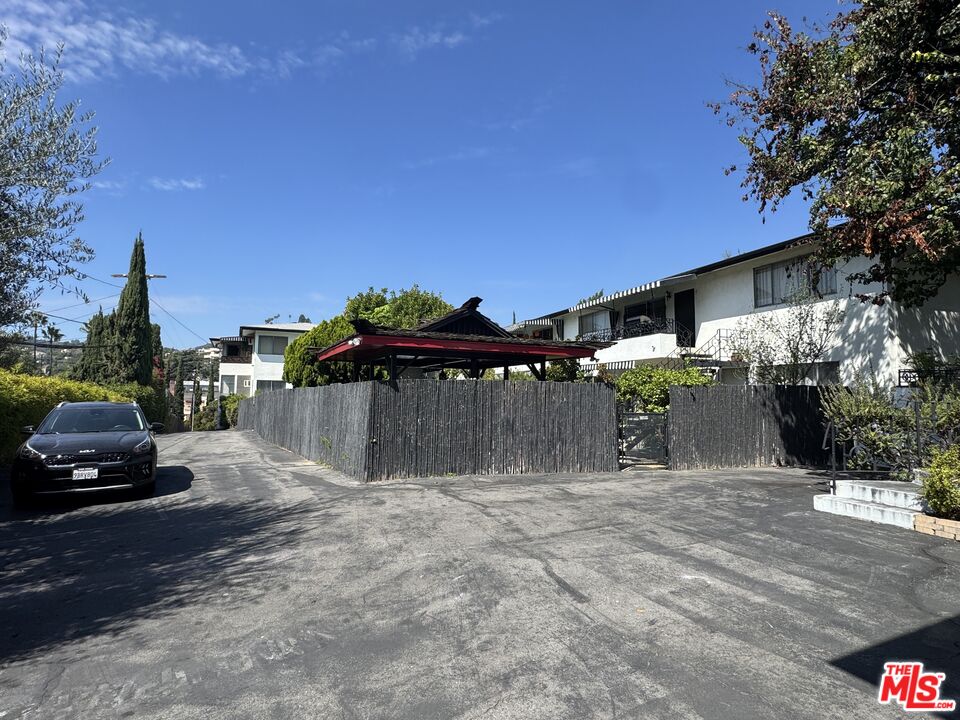 3320 Griffith Park Blvd Unit: 4