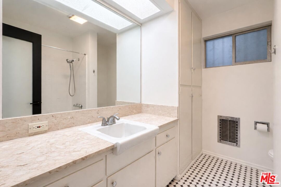 3320 Griffith Park Blvd Unit: 4