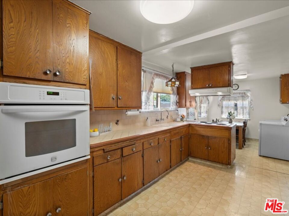 144 W 45th St
