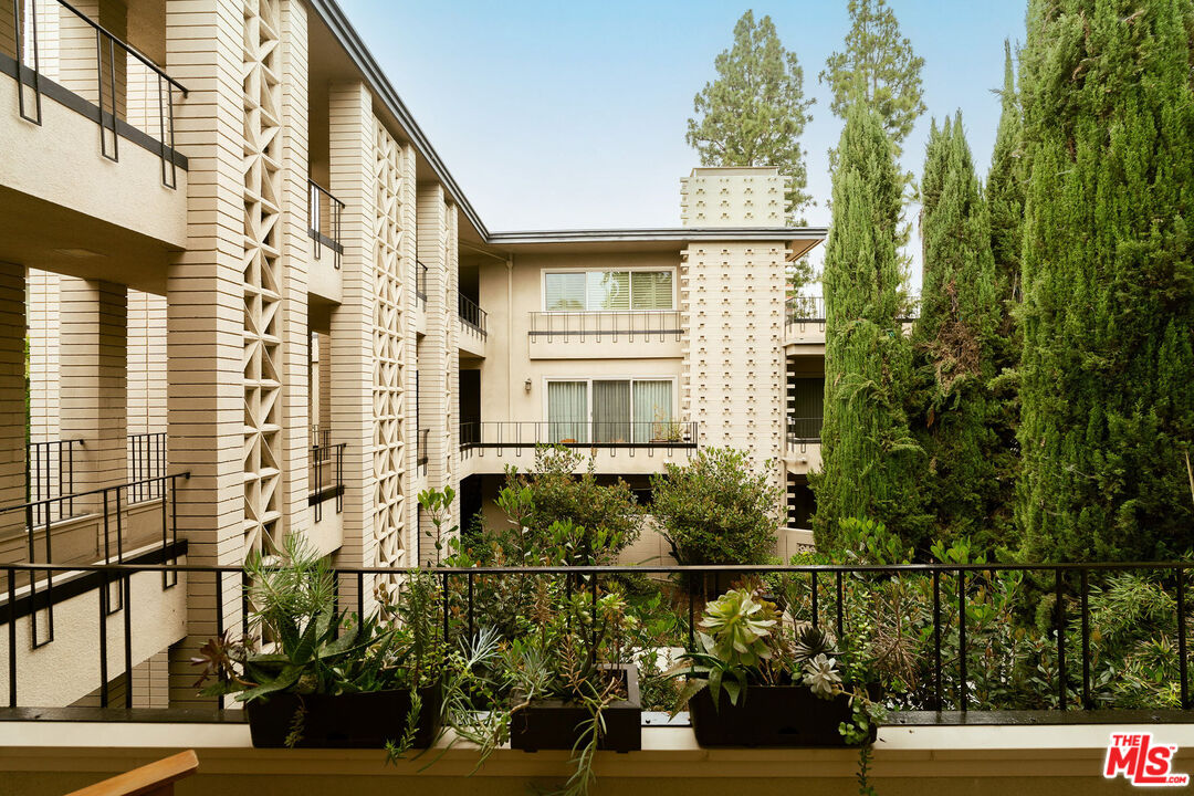 1235 S Orange Grove Blvd Unit: #3