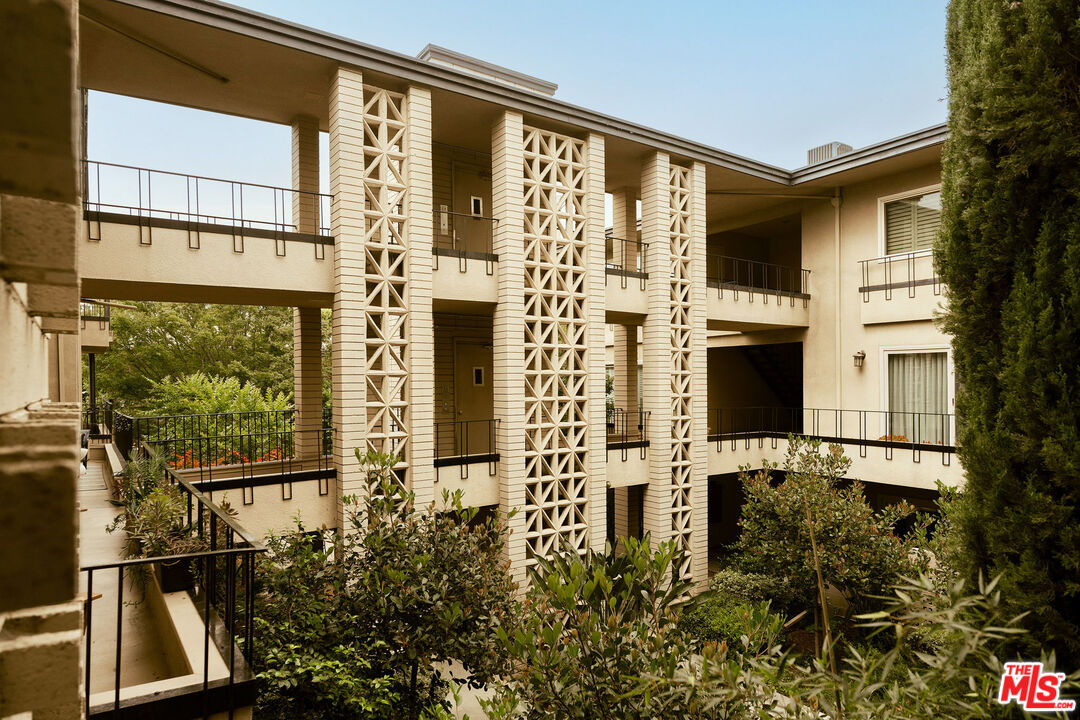 1235 S Orange Grove Blvd Unit: #3
